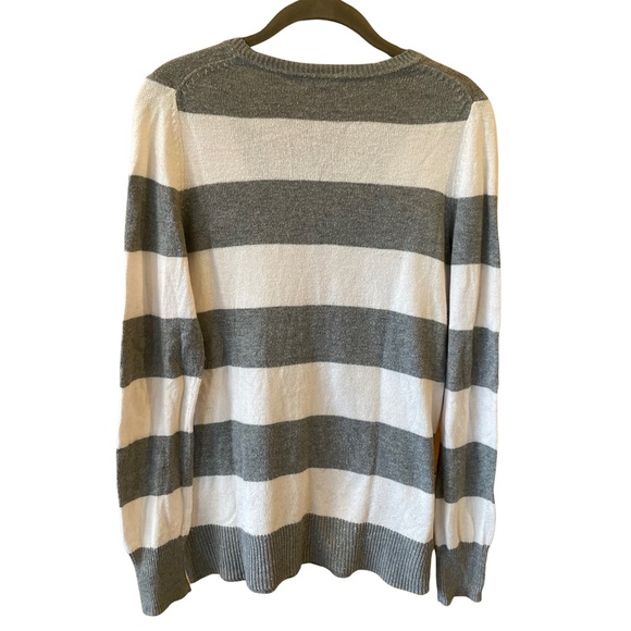 Gap White and Gray Stripe Sweater Size Medium - Picture 2 of 6